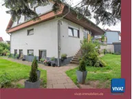 Titelbild für GRUNDSTÜCK UND GEBÄUDE: Auf dem 958 m² großen, ebenen Grundstück